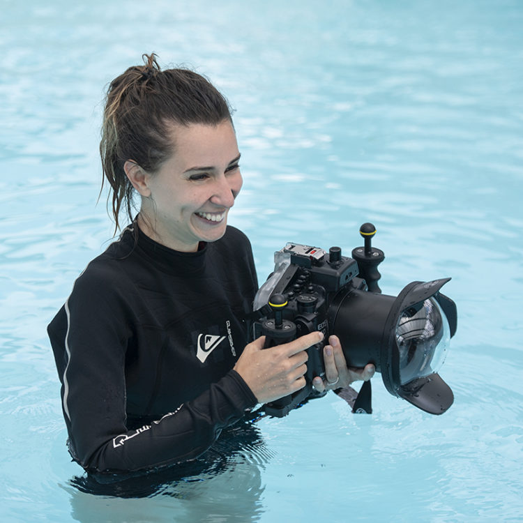 Shooting photo grossesse underwater dans les Landes