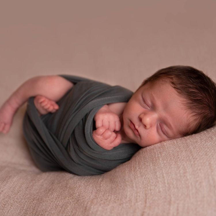 newborn posing landes