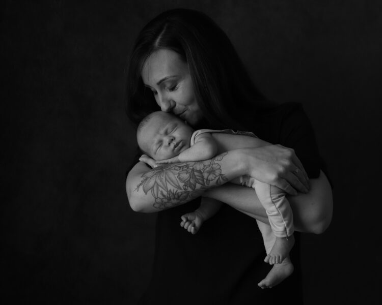 newborn posing landes