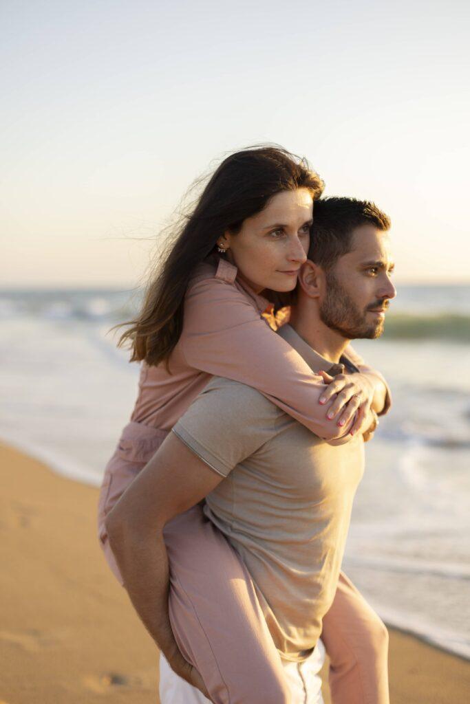 Séance photo dans les Landes et Pays Basque shooting couple plage Capbreton, Landes