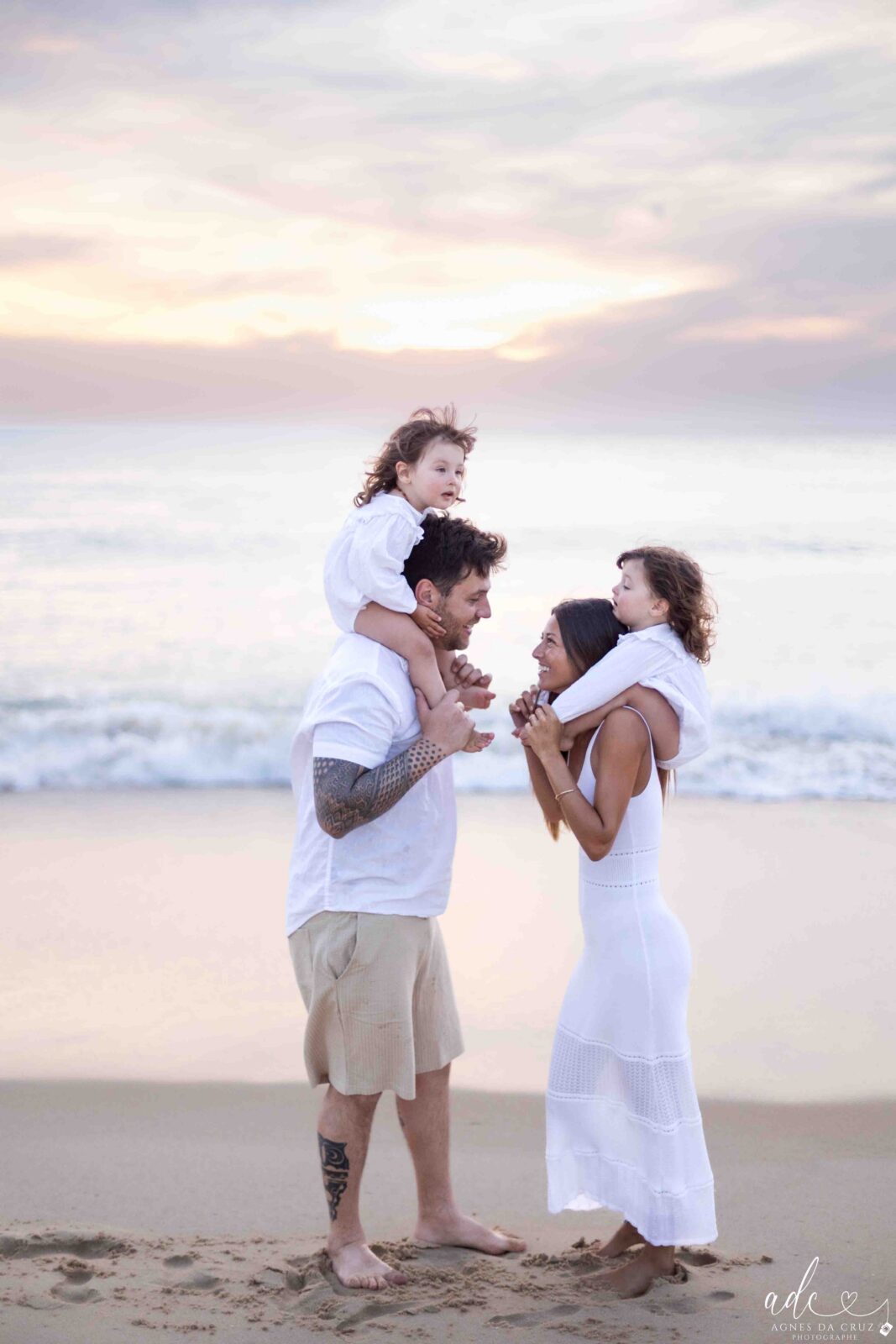 Portraits de famille sur la côte landaise – moments vrais et intemporels.