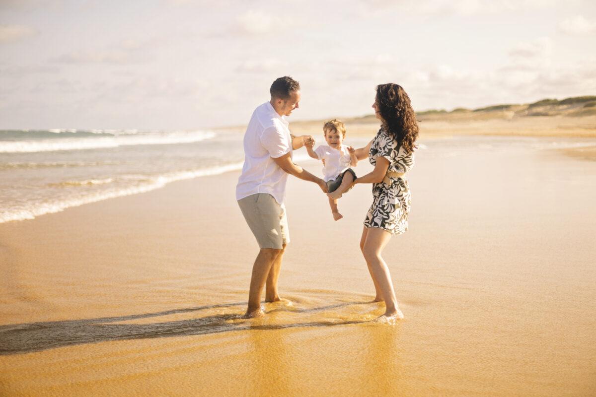 Séance photo dans les Landes et Pays Basque photo famille landes plage