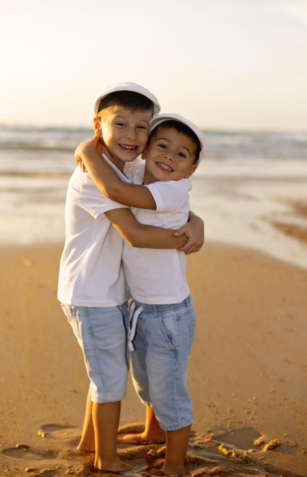 Séance photo dans les Landes et Pays Basque Séance photo grossesse au coucher du soleil sur la plage de Vieux Boucau dans les Landes