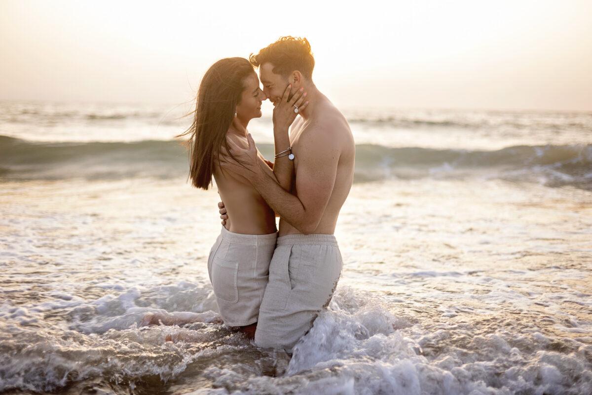 Séance photo dans les Landes et Pays Basque photographe couple plage landes