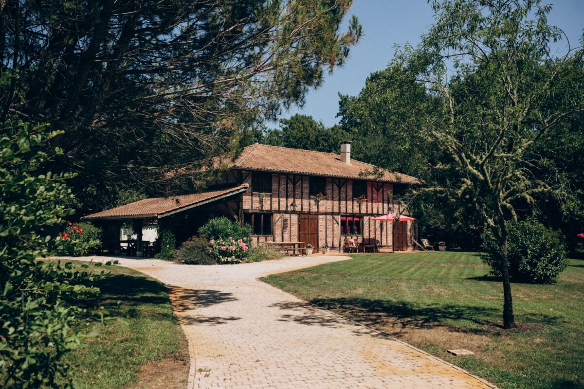 Séance photo dans les Landes et Pays Basque couple au domaine de petiosse