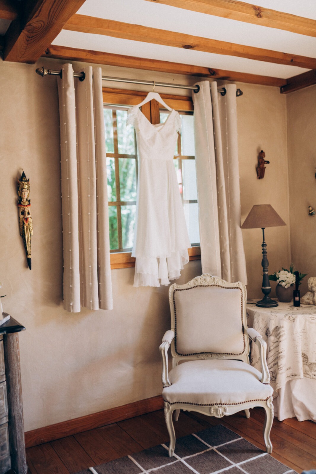 Préparatifs de la mariée au Domaine de Petiosse – robe Gloria Biarritz